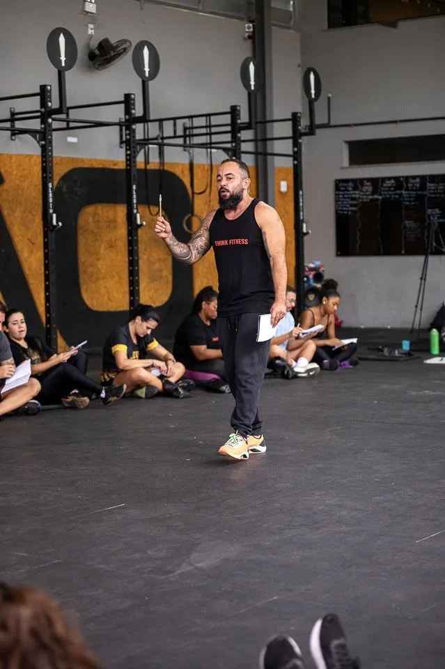 Coach orientando uma atividade